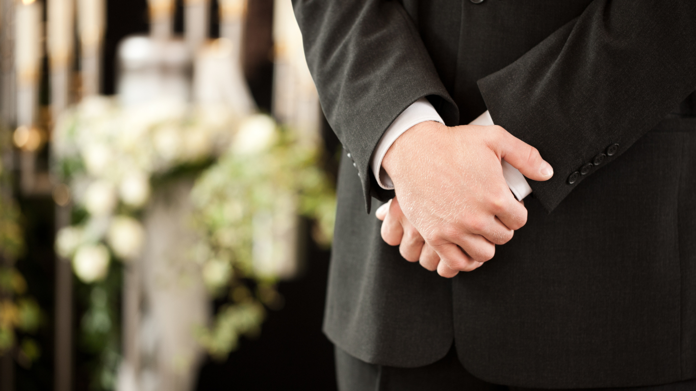 Quali sono le pratiche funerarie e chi se ne occupa