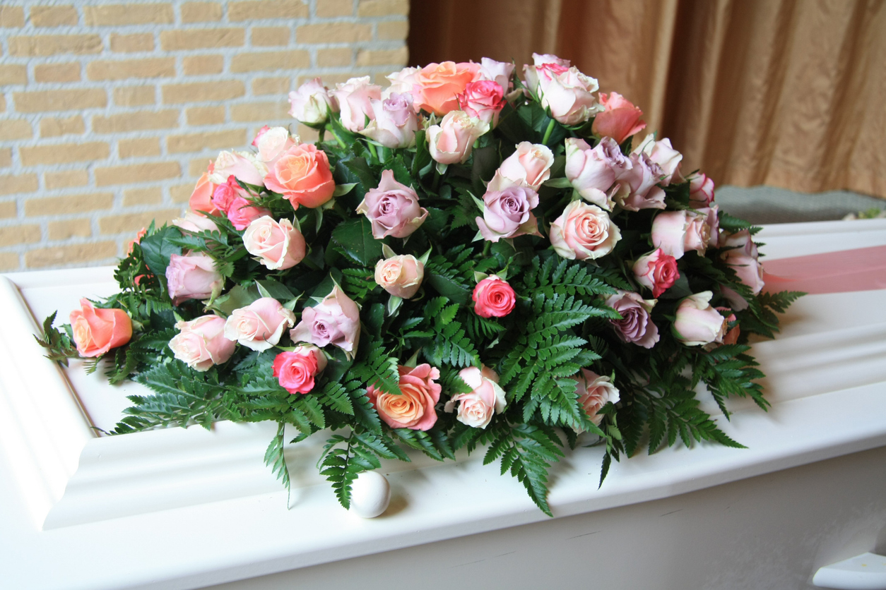 Guida alla scelta dei fiori per il funerale